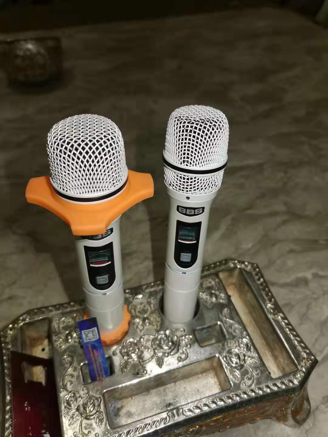 二手无线话筒验机细节 音头电池仓频点三处细看